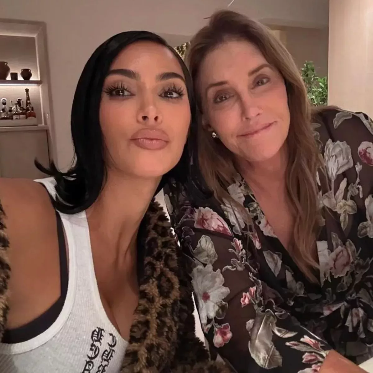 Kim Kardashian se reencuentra con su hermanastro Brody Jenner en la fiesta de cumpleaños de Caitlyn Jenner