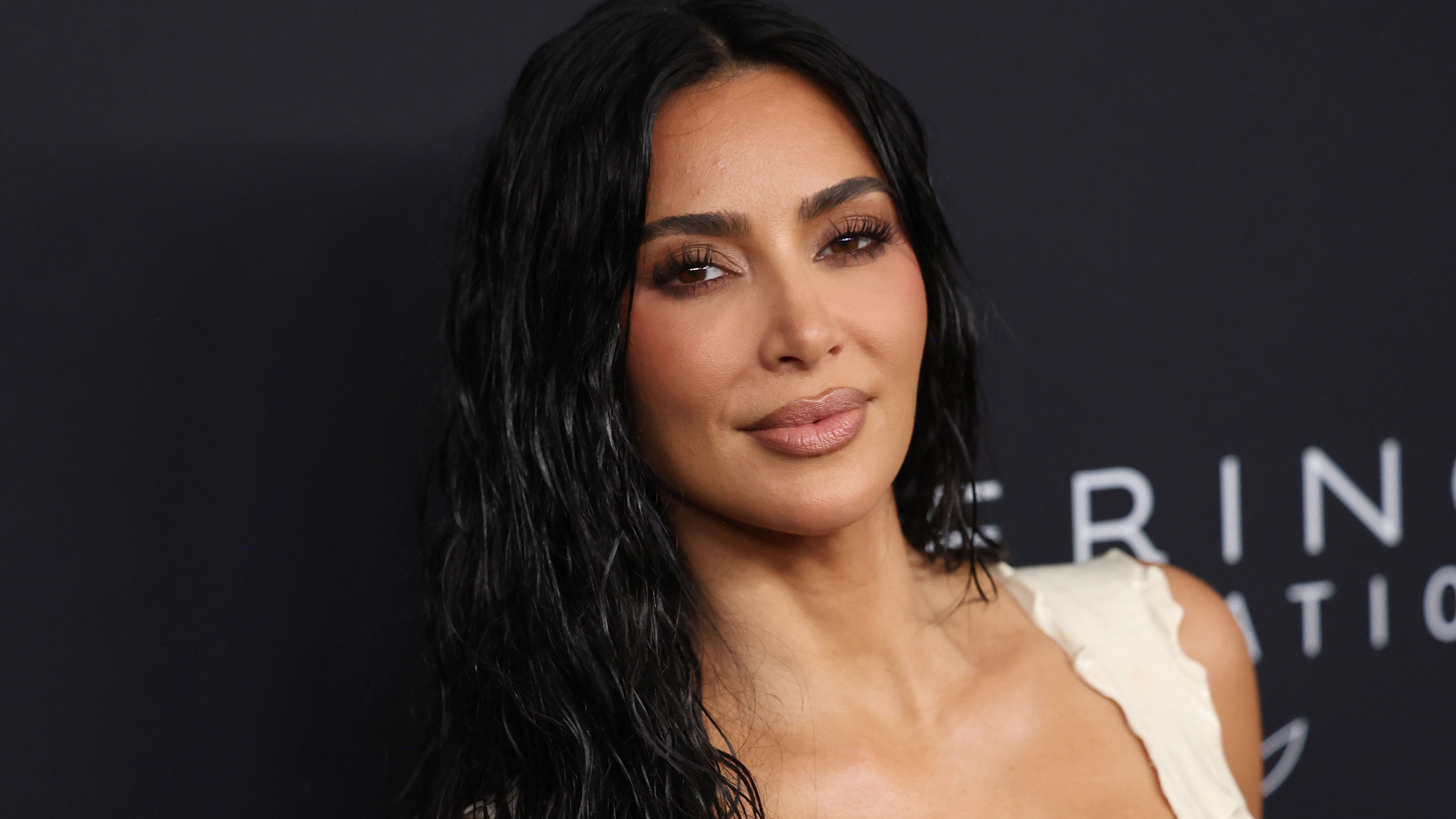 Kim Kardashian se une a la brigada de los Bobs de los 90