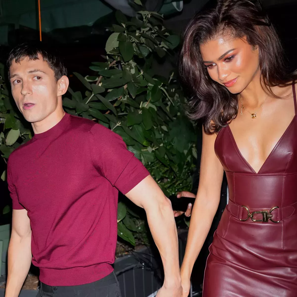 Tom Holland rescata a Zendaya de un enjambre de paparazzi, demostrando que es el novio protector definitivo