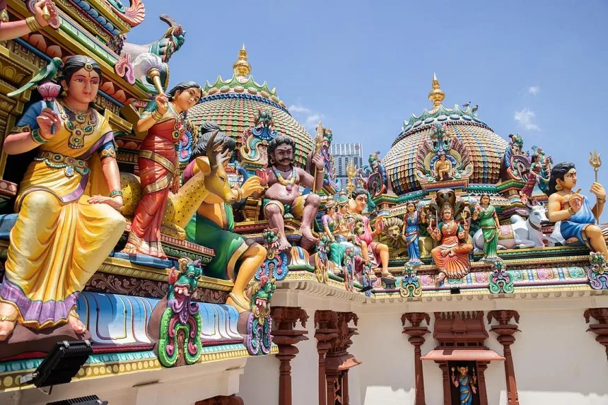 Técnicas de alta tecnología como la fotogrametría de las figuras esculpidas a lo largo del Templo Sri Mariamman fueron conservadas