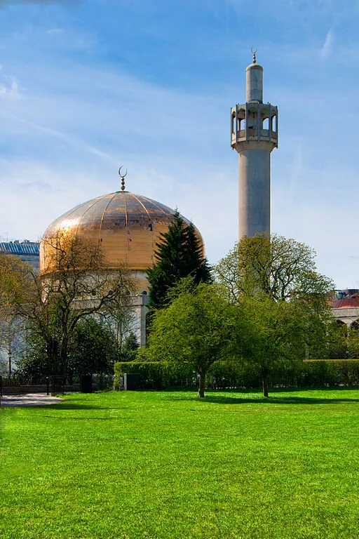 The mosque in Regent’s Park by Asim Saleem under CC by 3.0