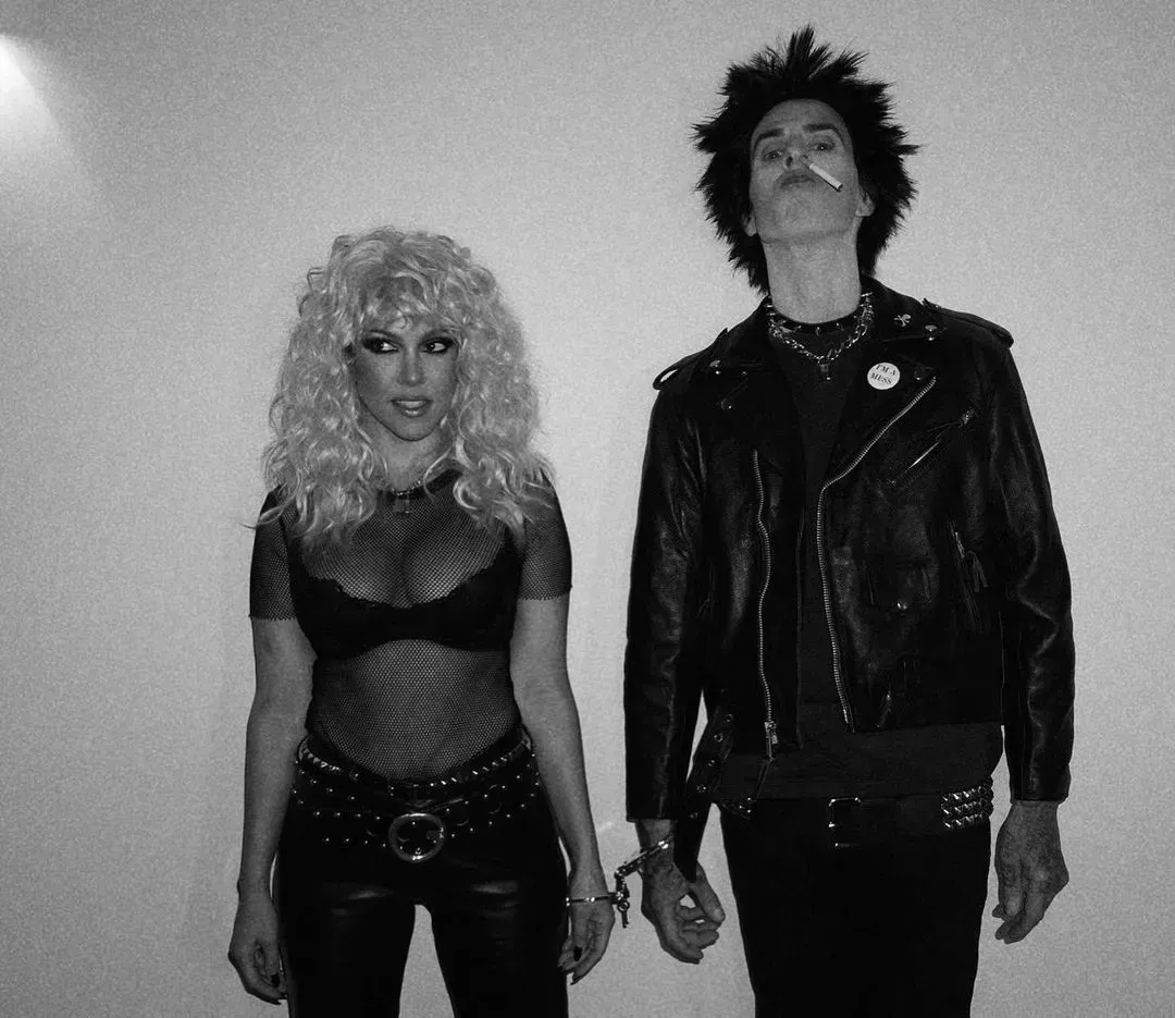 KK Halloween costume Sid and Nancy(1)