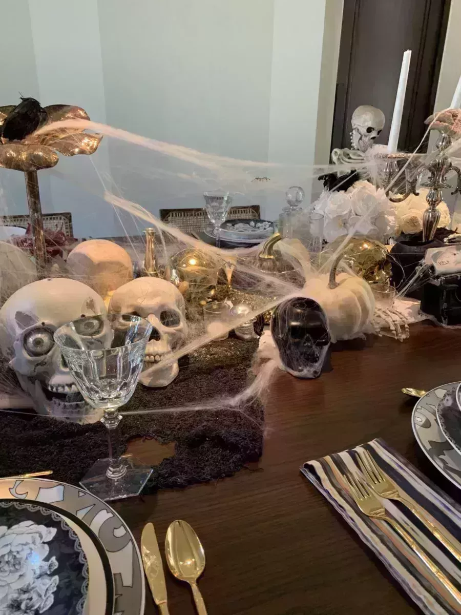 Kourtney Kardashian halloween table decoration ideas