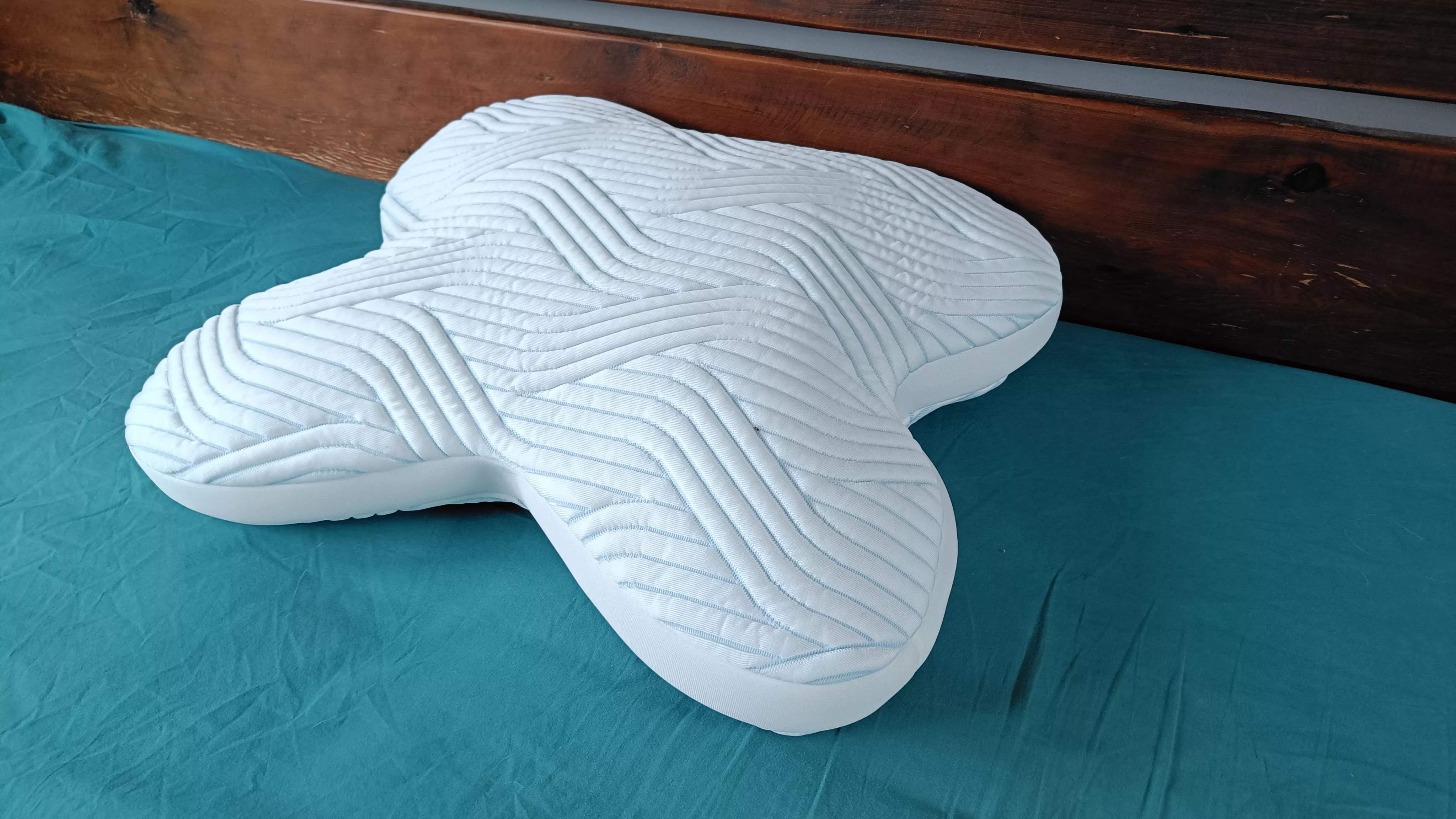 Reseña de la almohada Tempur Ombracio SmartCool: cómoda y fresca, pero con una forma extraña