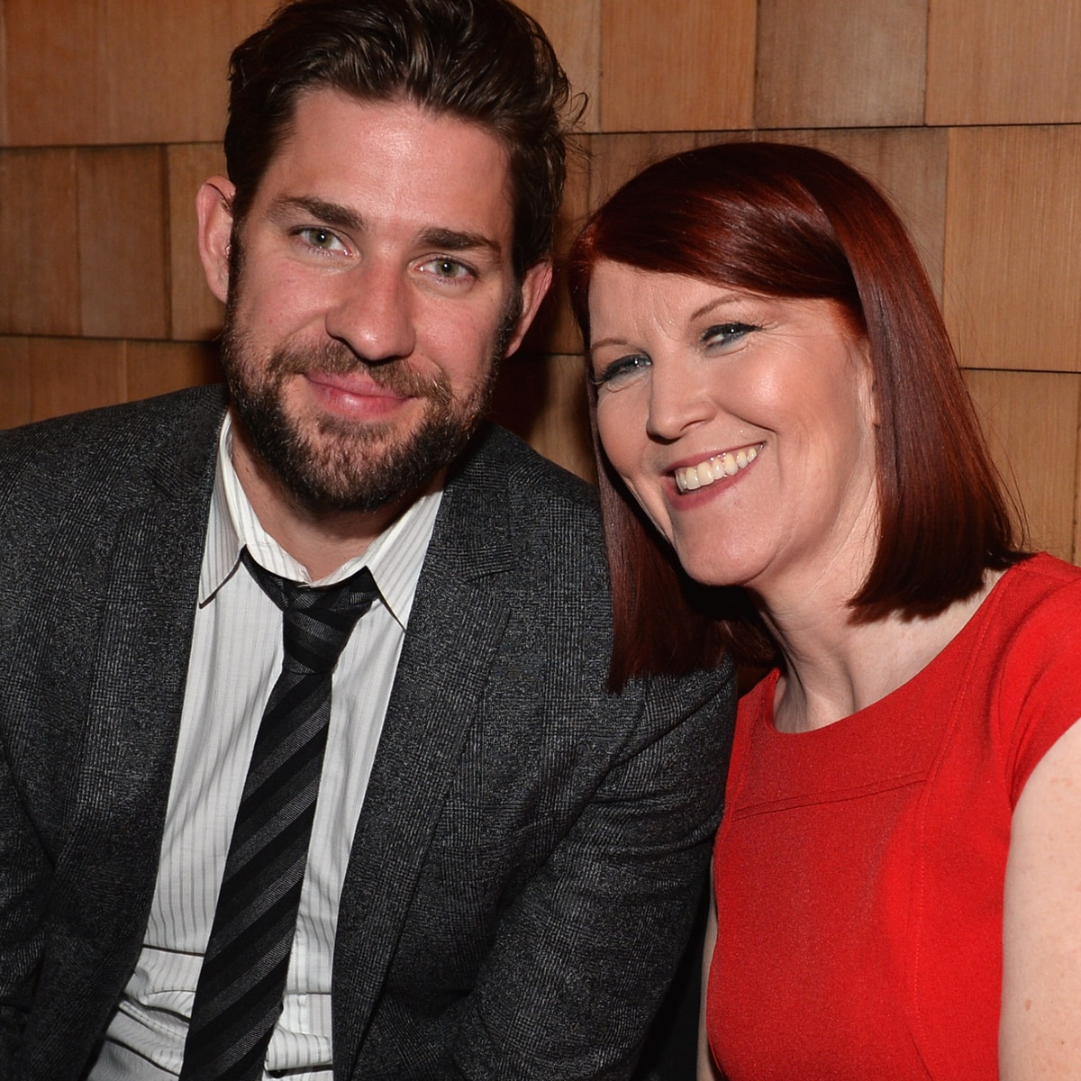 Kate Flannery defiende a John Krasinski por su título de Hombre Más Sexy del Mundo