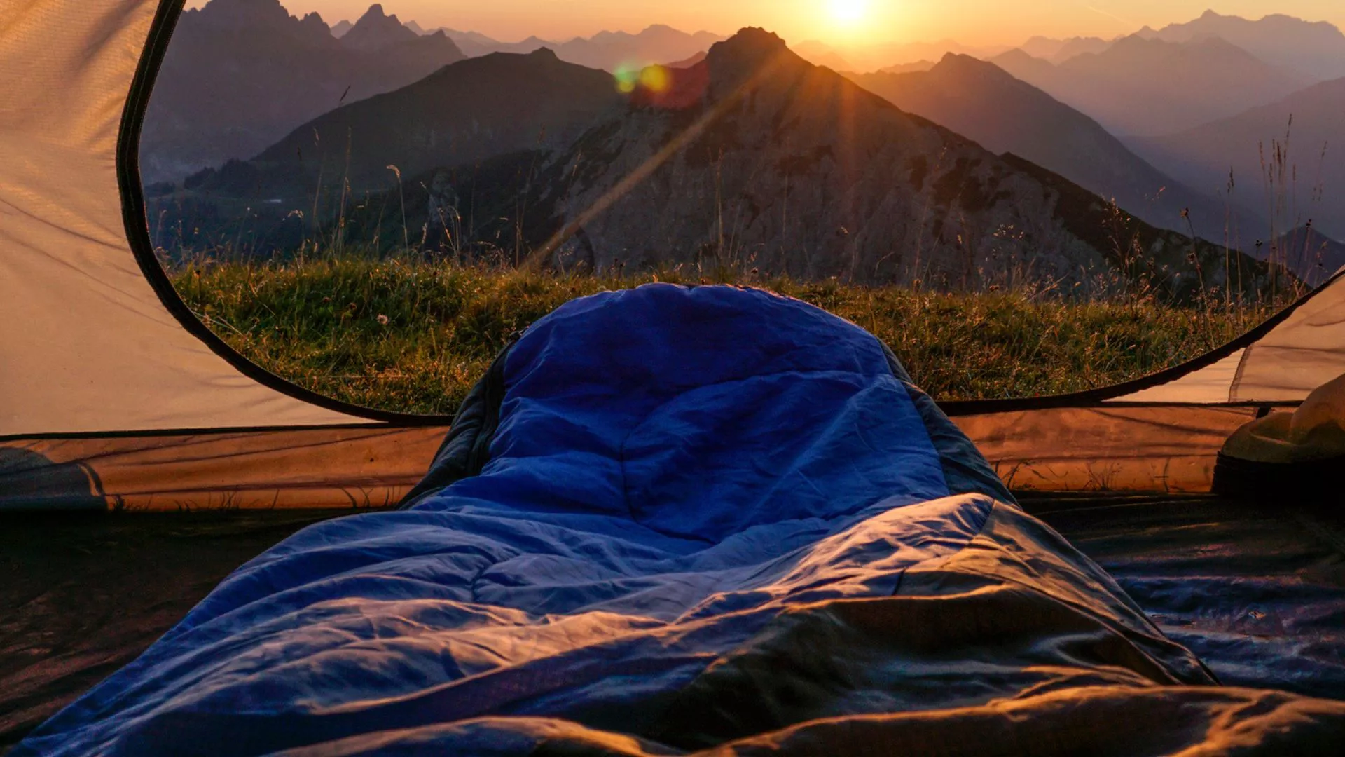 Qué llevar para la experiencia de campamento definitiva, sin importar el clima