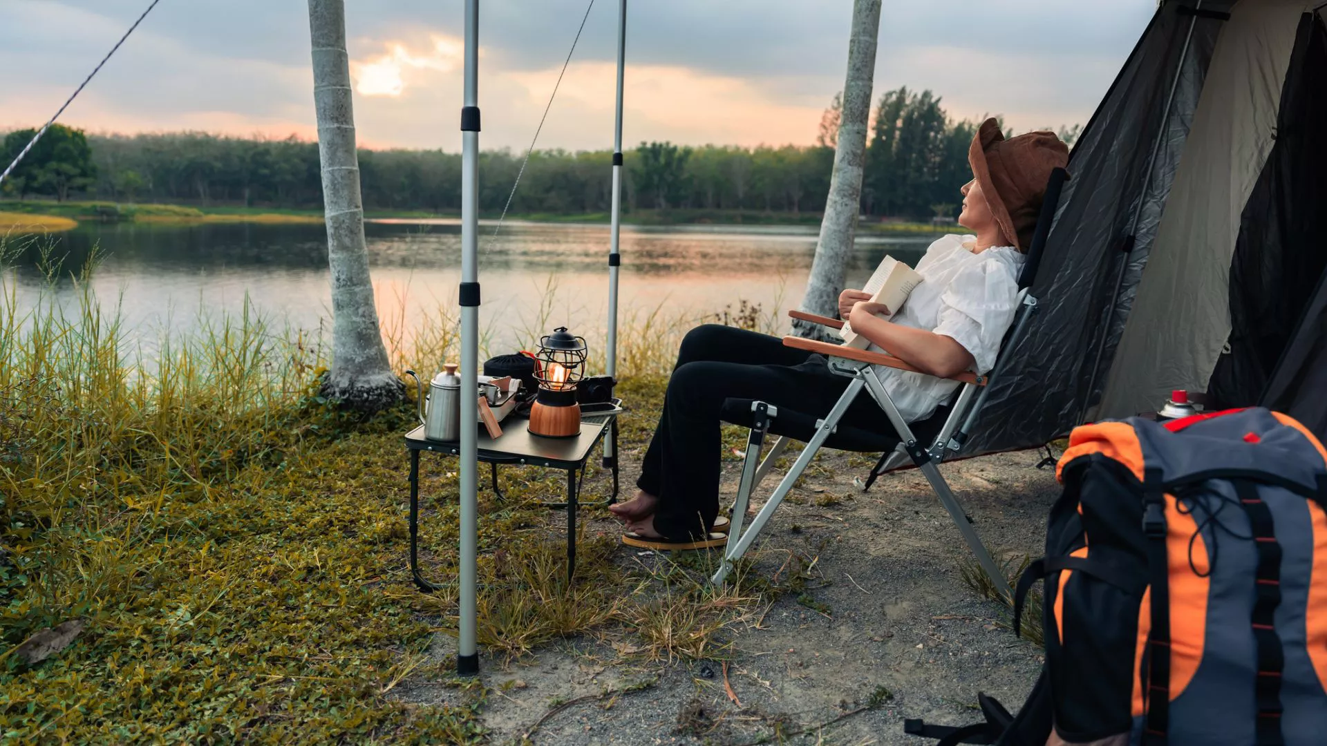 Qué llevar para la experiencia de campamento definitiva, sin importar el clima