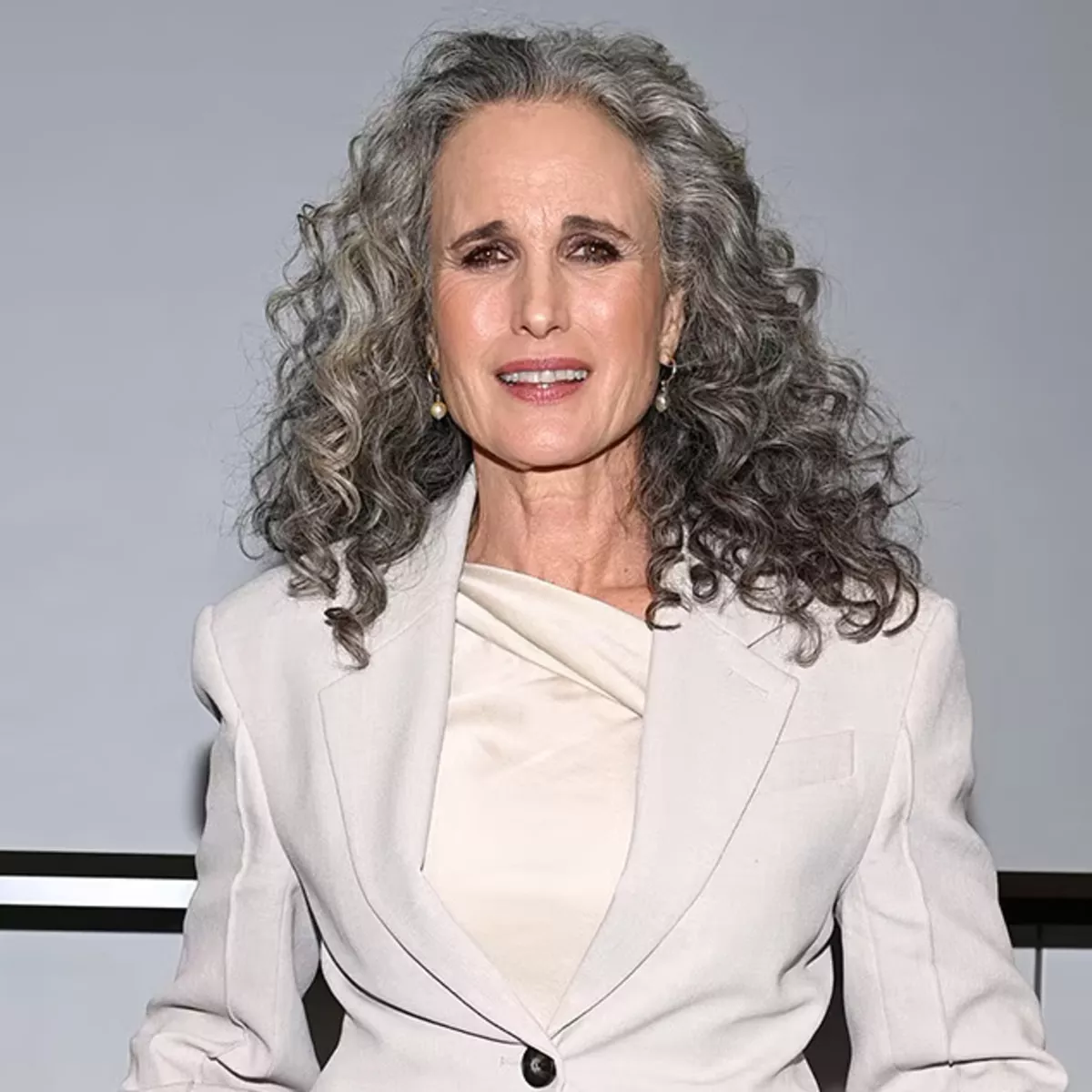 Andie MacDowell comparte diagnóstico de síndrome piriforme