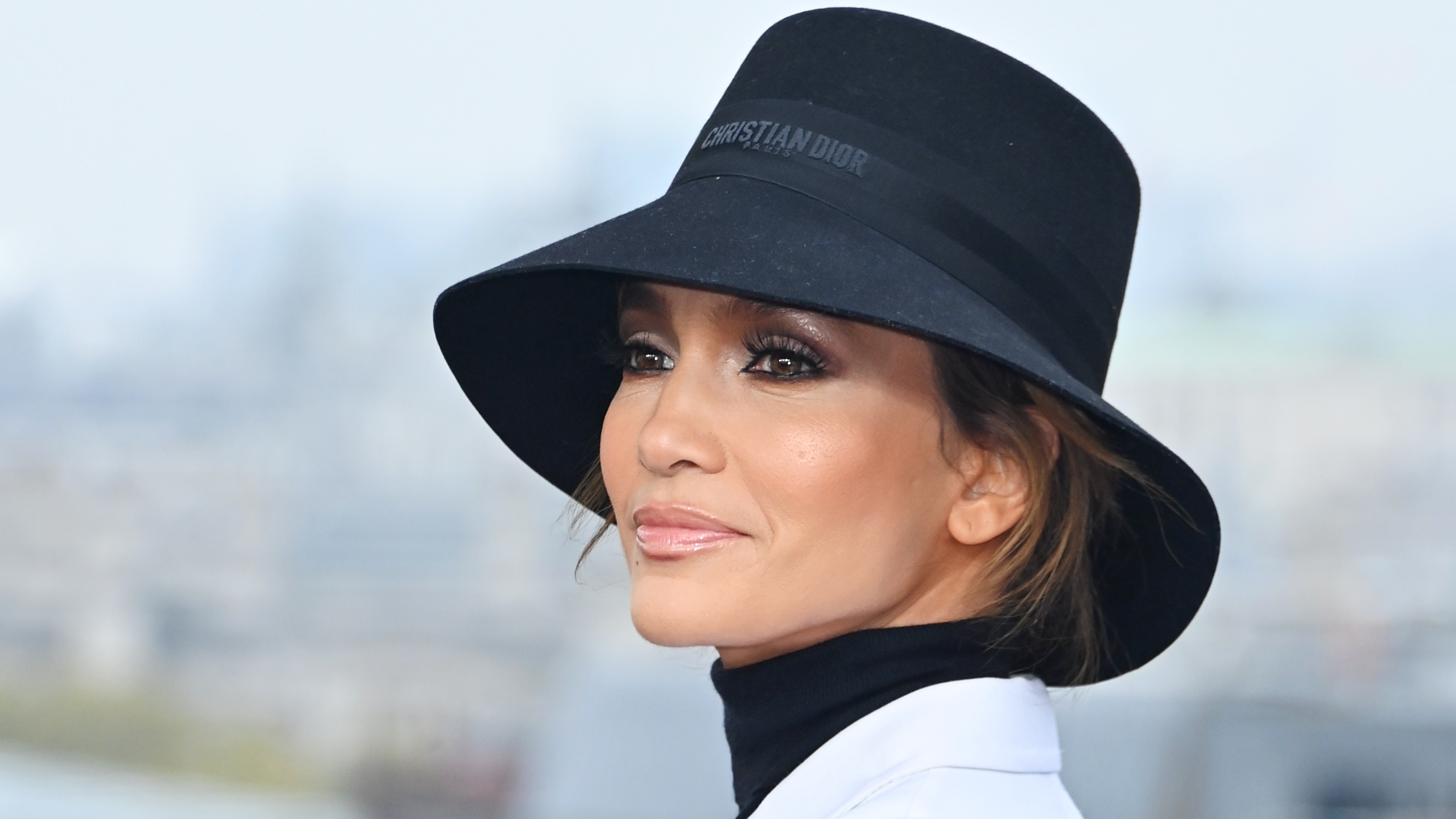 El nuevo look de mechas money piece de Jennifer Lopez se ve especialmente caro