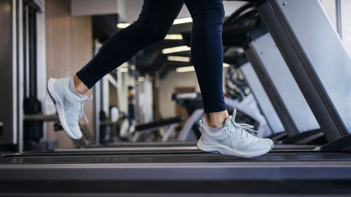 Este entrenamiento en cinta de correr de 20 minutos es un ejercicio a prueba de invierno para impulsar tu forma física y quemar calorías