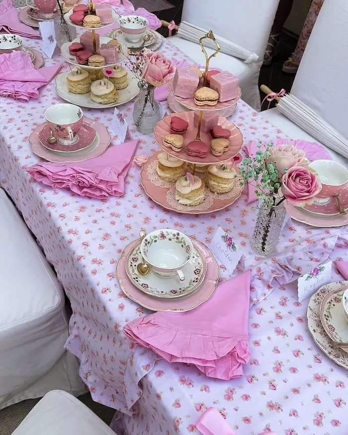 Aquí tienes todo lo que necesitas para la perfecta fiesta de Galentine's Day (inspirada por Pressley Hosbach!)