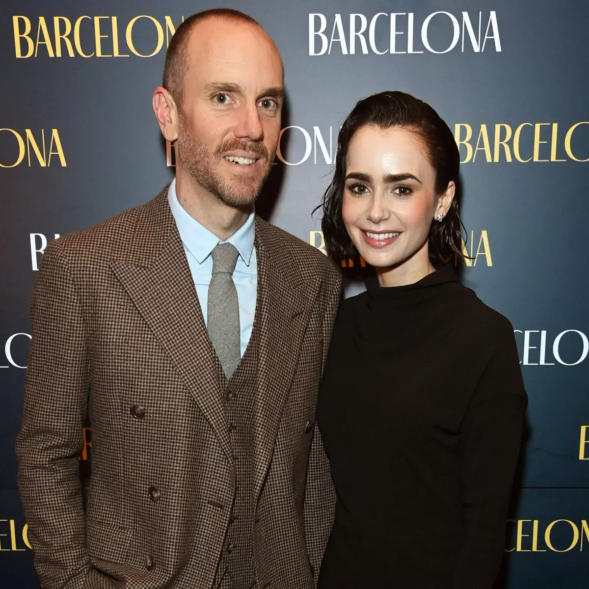 Di Sí a la Historia de Amor de Lily Collins y Charlie McDowell Tras el Nacimiento de Su Primer Bebé