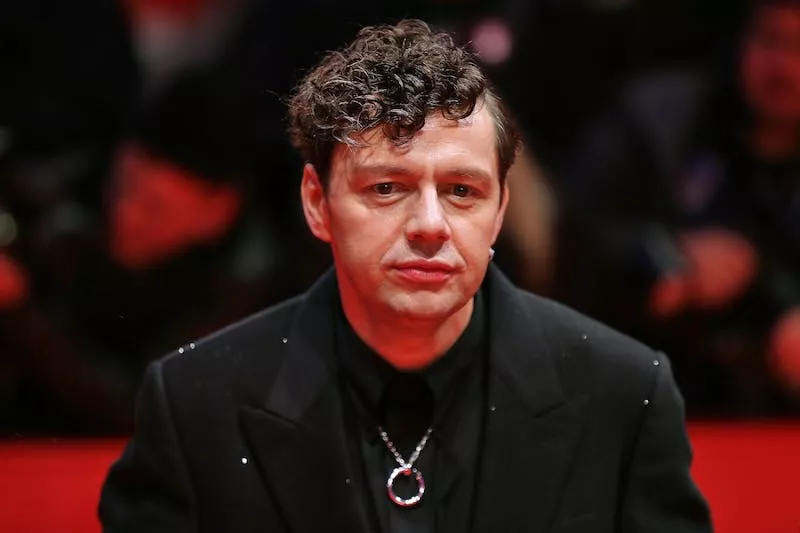 ¿Quién interpreta a Fabian en The White Lotus? Todas tus preguntas sobre Christian Friedel respondidas