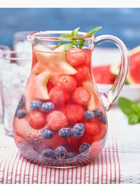 Necesitas una de estas 6 fabulosas aguas frutales en tu vida ya