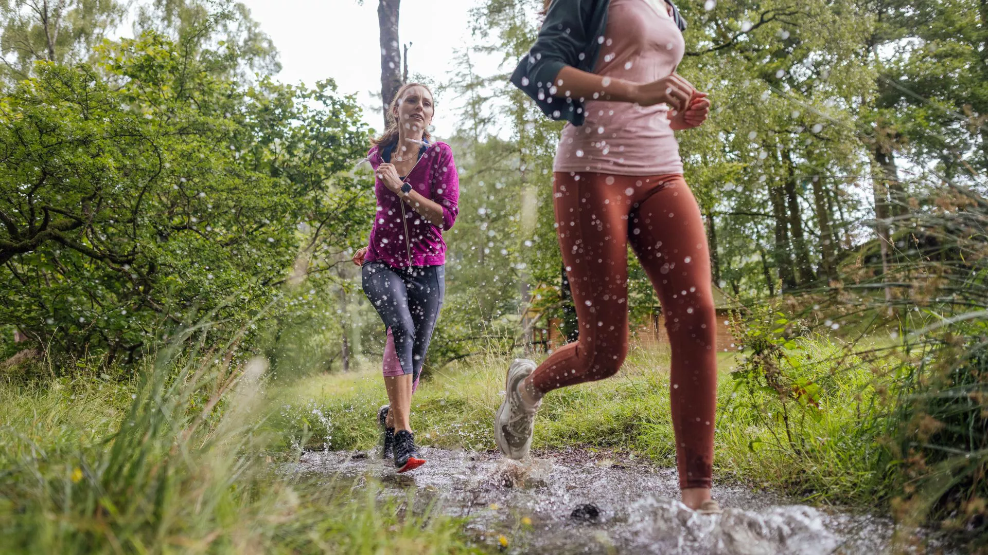 Consejos de Davina McCall para una vida saludable - desde dejar el teléfono hasta correr bajo la lluvia