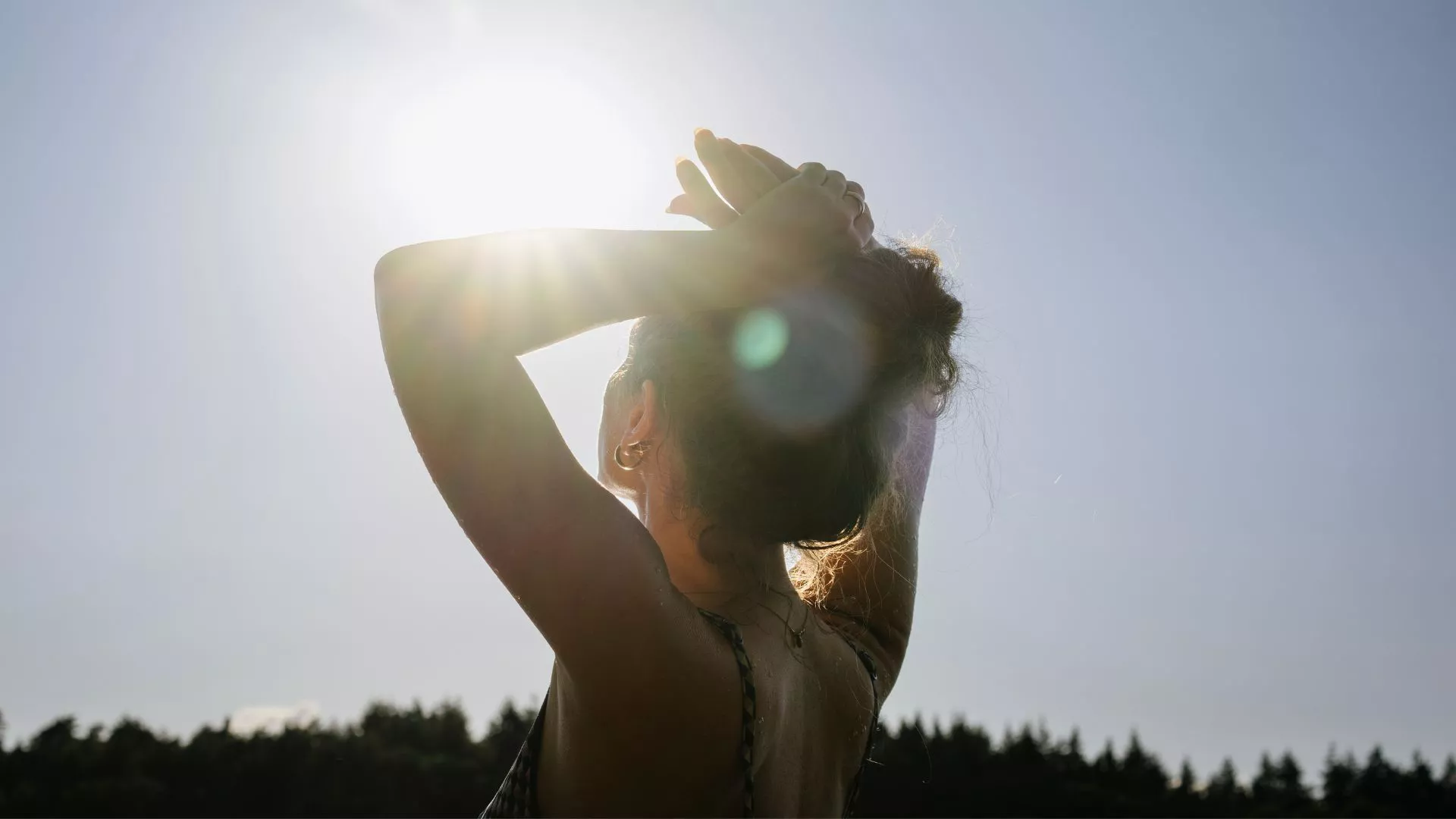 Consejos de Davina McCall para una vida saludable - desde dejar el teléfono hasta correr bajo la lluvia