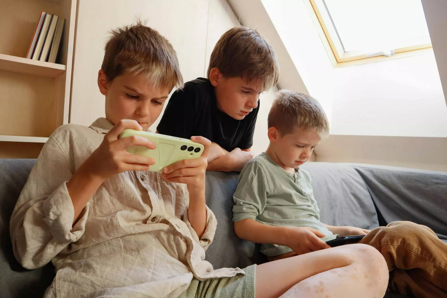 Cómo abordar conversaciones difíciles sobre el consentimiento con tus hijos