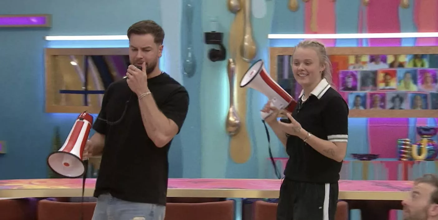 ¿Es Esta la Forma en Que el Pareja de JoJo Siwa Responde a Su Controversial Amistad con Chris Hughes?