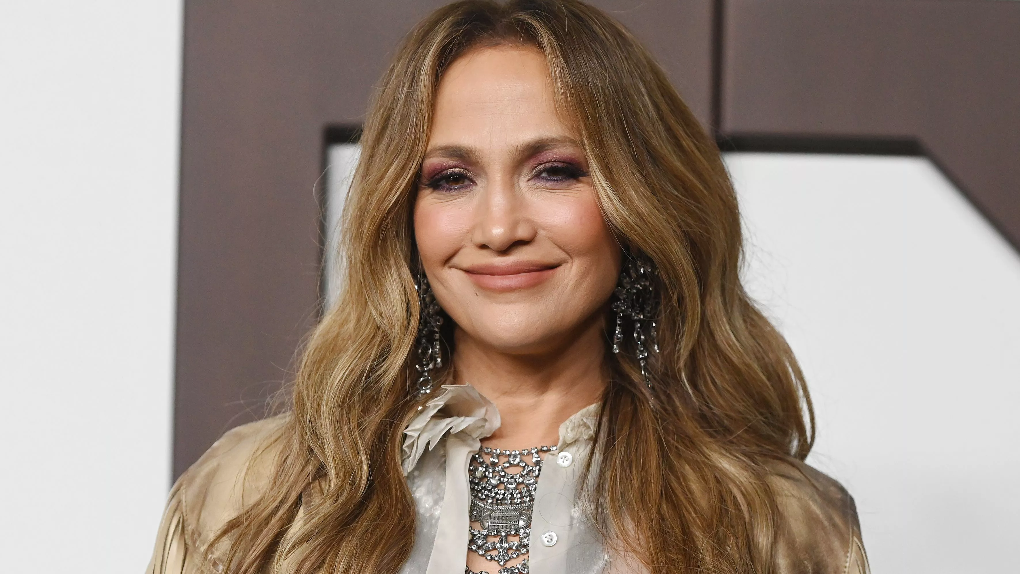 Jennifer Lopez Celebró la Pascua Usando un Mini Accesorio para el Cabello