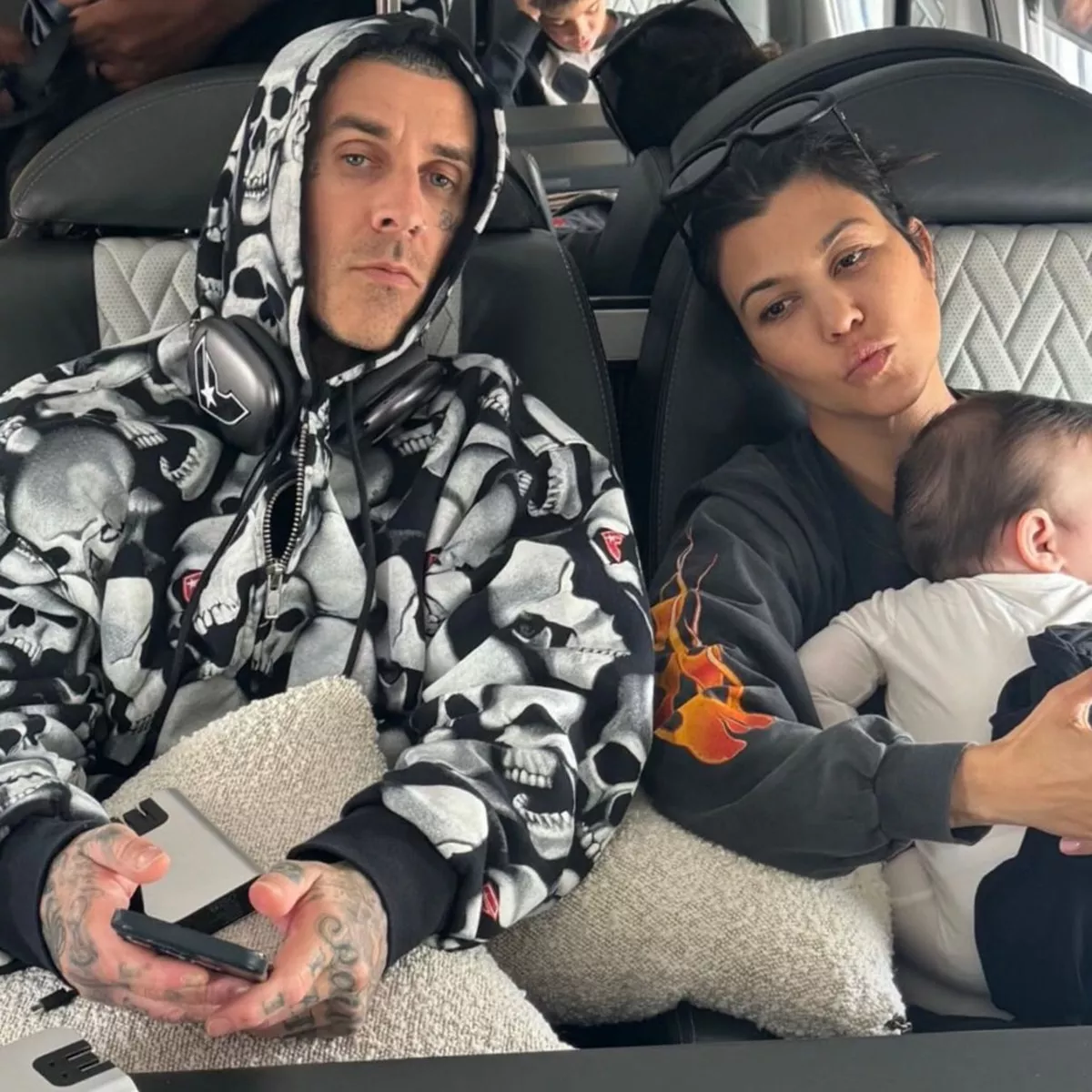 El hijo de Kourtney Kardashian y Travis Barker, Rocky, roba el protagonismo en Coachella con sus habilidades de batería