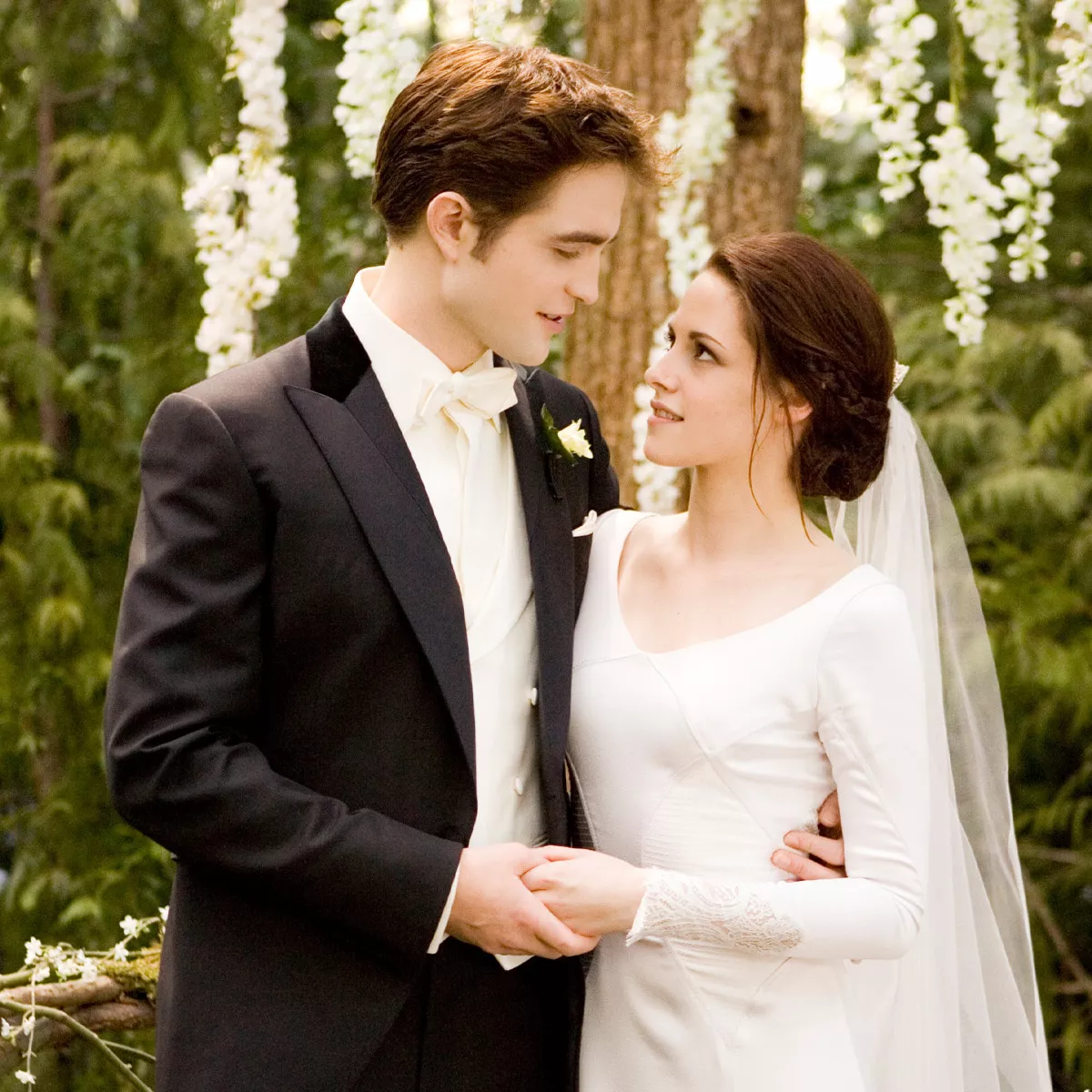 Kristen Stewart Está Casada y Más Actualizaciones sobre las Vidas Amorosas de las Estrellas de Twilight