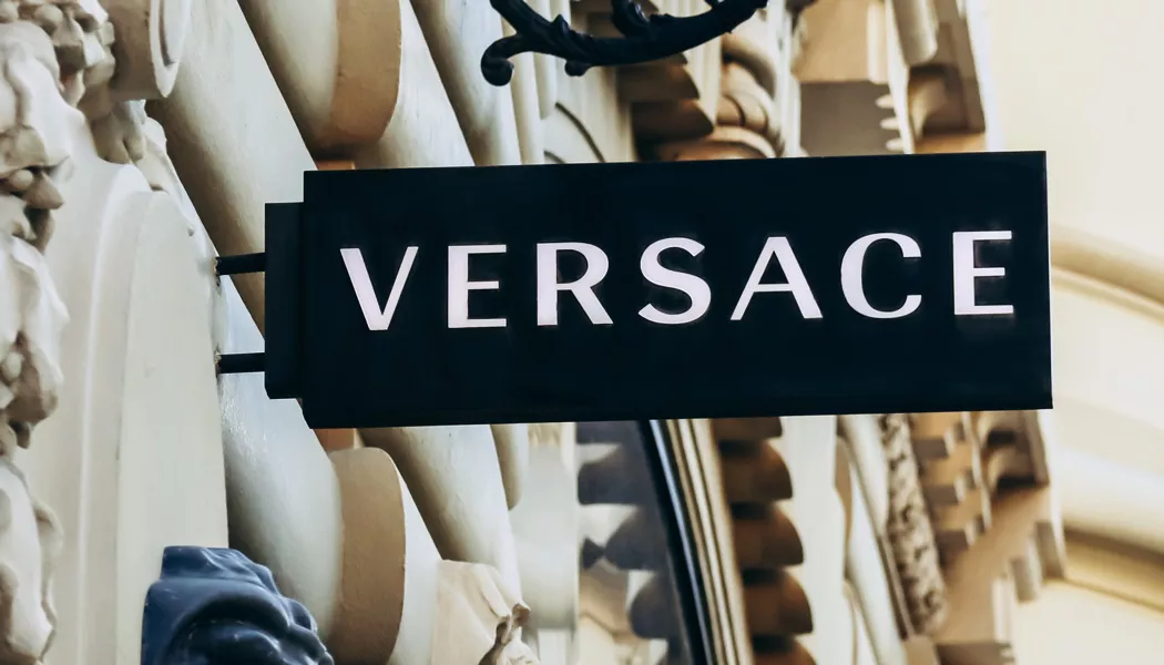 Prada compra Versace para crear un nuevo gigante de lujo italiano