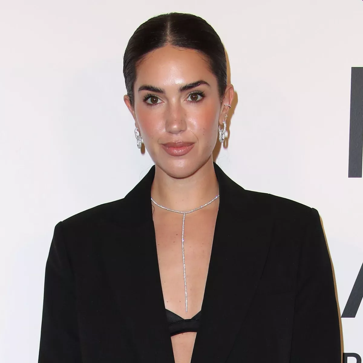 Tinx aborda las acusaciones de ser ghostwriter para su libro 'Hotter in the Hamptons'