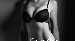 Calvin Klein Nacked Glamour con Lara Stone como protagonista