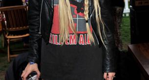 Taylor Momsen con la camiseta por vestido