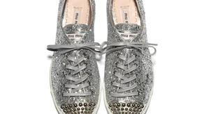 Poderío glitter en las zapatillas de MIU MIU