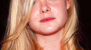 Elle Fanning con sombras doradas en el desfile de Marc by Marc Jacobs