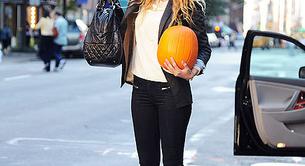 Blake Lively calabaza en mano