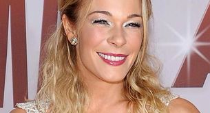 LeAnn Rimes maquillada como si estuviera en Carnaval