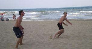 Beneficios de practicar deporte en la playa