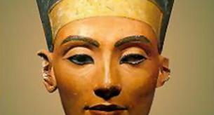 El caso de la mujer que se quería parecer a Nefertiti