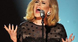 Adele y la manicura Louboutin