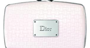 ¿Es un clutch de Dior? ¡No, es el estuche de maquillaje perfecto!