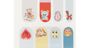 Estamos enamoradas de la manicura de Meadham Kirchhoff en pegatinas