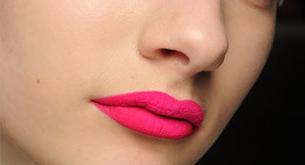 Labios brillantes para la primavera