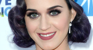 Look años 20 para Katy Perry (que sigue llevando el pelo morado)