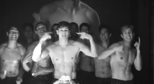 Os alegramos el lunes con los chicos de Abercrombie bailando el Call Me Maybe