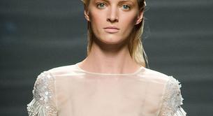 Look salido del agua en el desfile Alberta Ferretti 