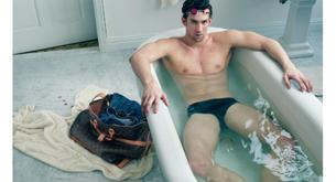 Michael Phelps se mete en la bañera por Louis Vuitton