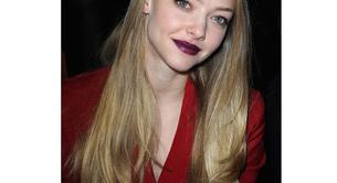 Amanda Seyfried se atreve con un look vampy