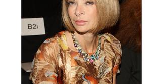 Mario Testino le hace las fotos del pasaporte a Anna Wintour