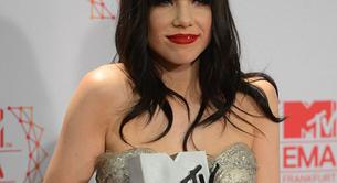 Carly Rae Jepsen, ¿seguro que ves con ese flequillo? 