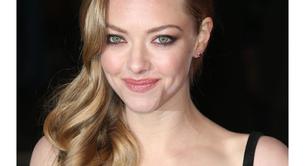 Amanda Seyfried con un look súper sexy en la premiere de Los Miserables 