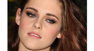 Kristen Stewart con sombras smokey en los Governors Awards 