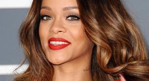 Más detalles de Rihanna y su labial Riri Woo para MAC 