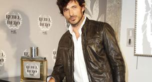 Andrés Velencoso imagen de Rebel Hero, la fragancia de Mango para hombre 